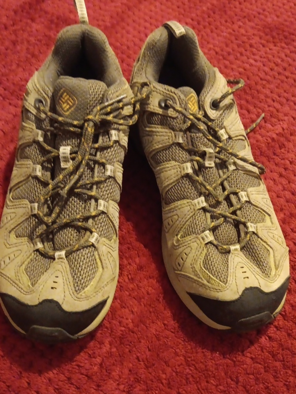 Men's Gray Outdoor Hiking Sneakers with Yellow Accents